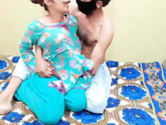 Indian Desi Bhabhi k Yar ny Zid kr k Bhabhi ki Chudai ki Desi Lovemaking mota Lun Bhabhi ki Chut Phat gai Xxxxx Hindi Audio